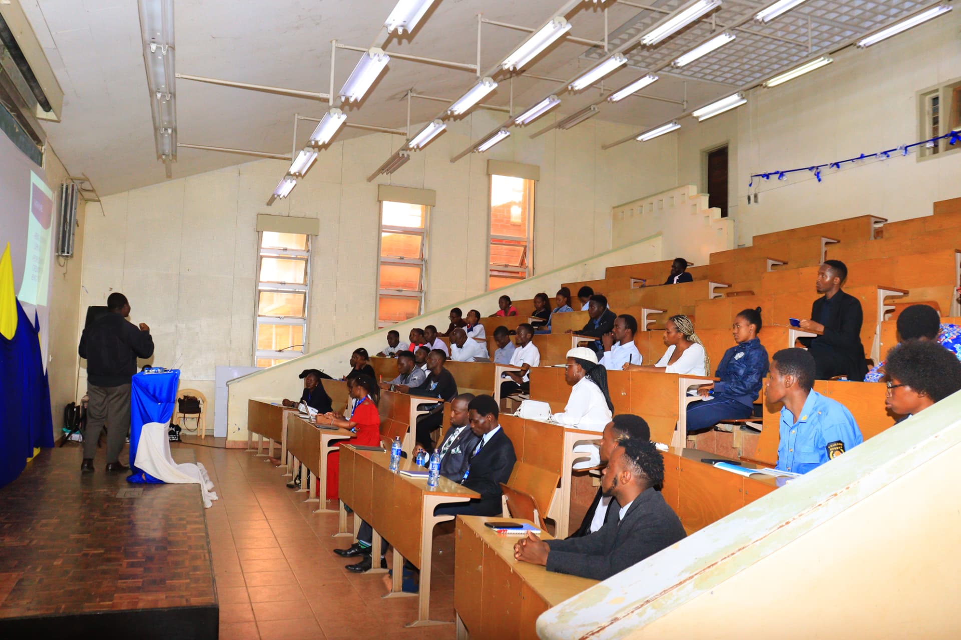 Elevate Summit Edition 1 — Hall.Jpg